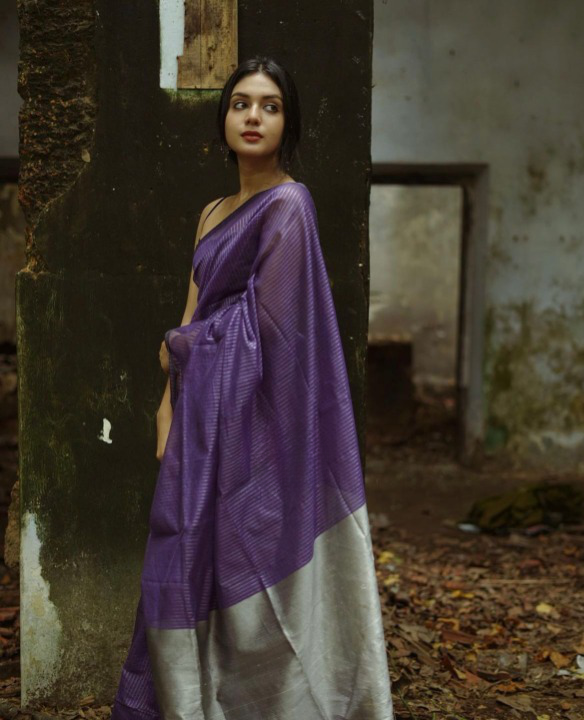 An insanely Purple Soft Silk Saree With Gratifying Blouse Piece