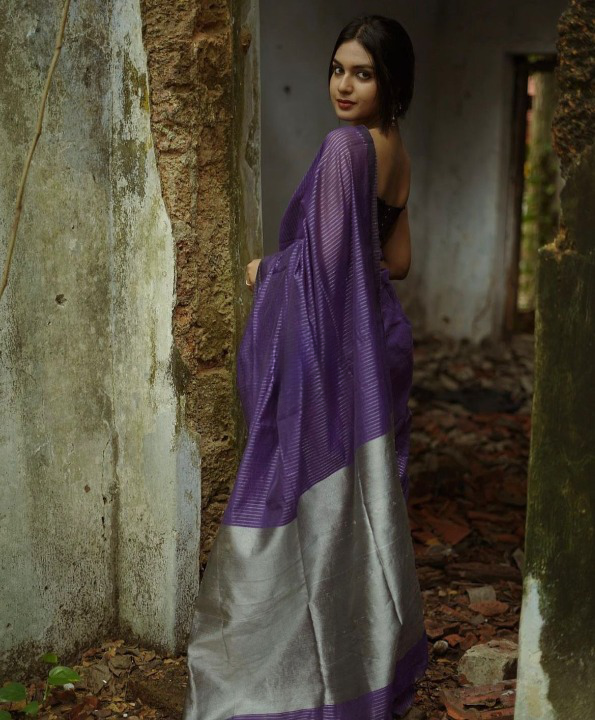 An insanely Purple Soft Silk Saree With Gratifying Blouse Piece