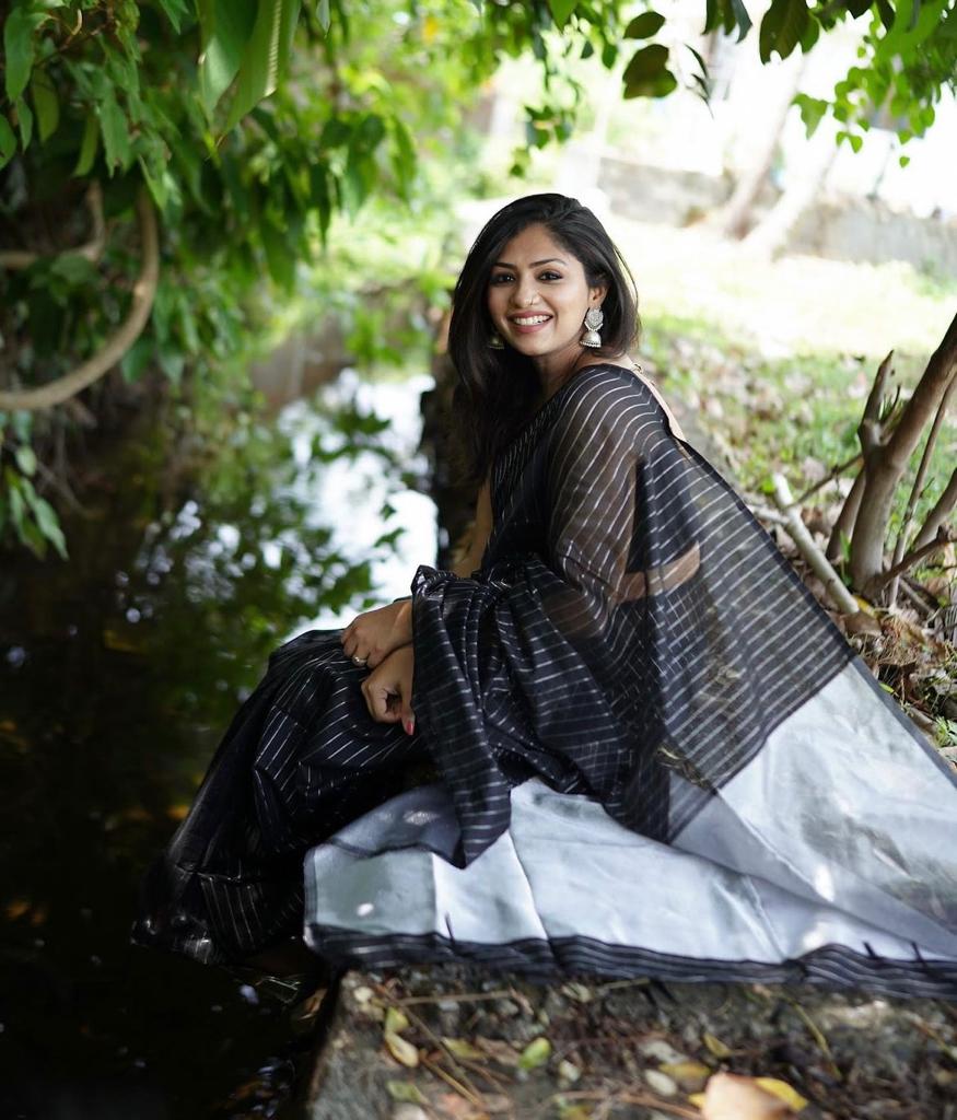 Prettiest Black Soft Silk Saree With Winsome Blouse Piece