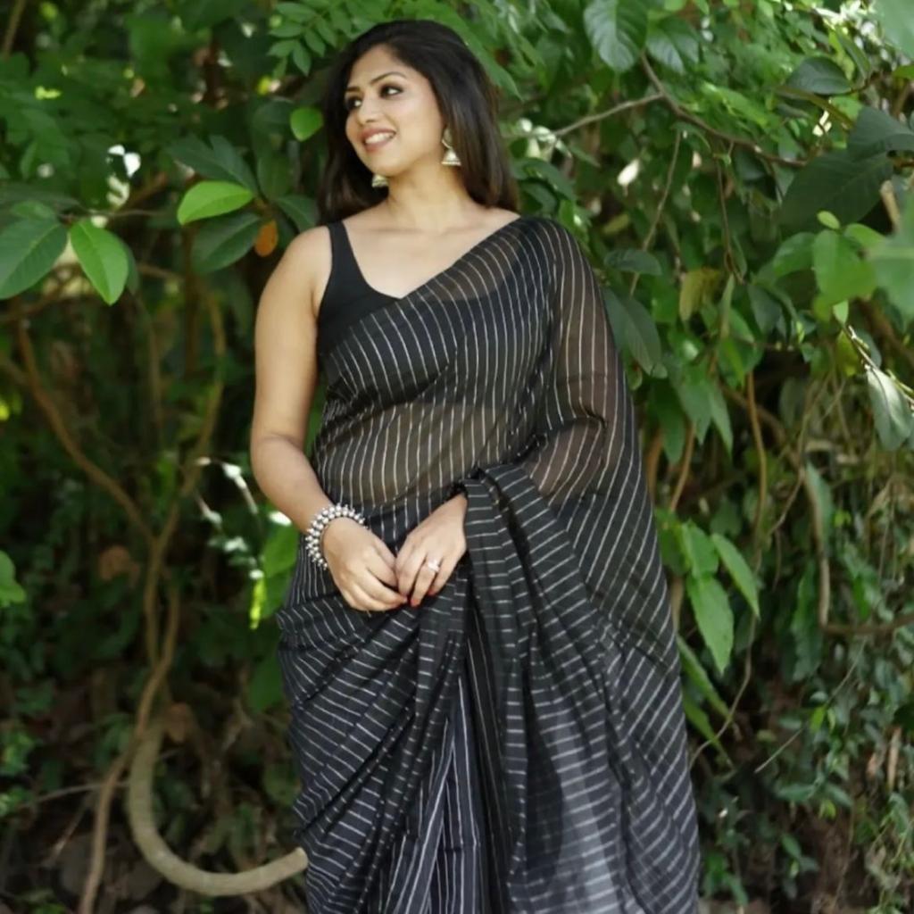 Prettiest Black Soft Silk Saree With Winsome Blouse Piece