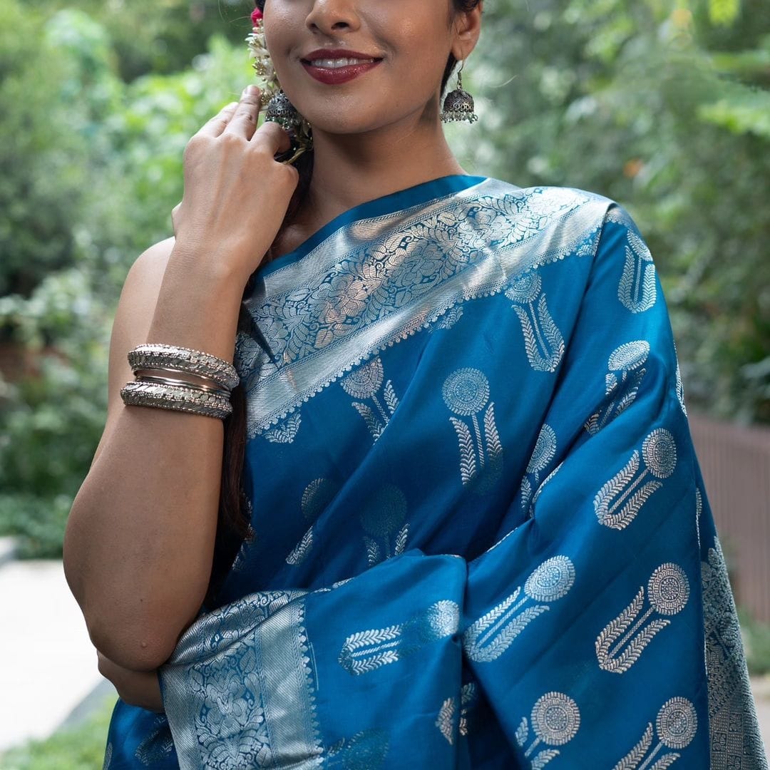 Smart Blue Soft Silk Saree With Resplendent Blouse Piece