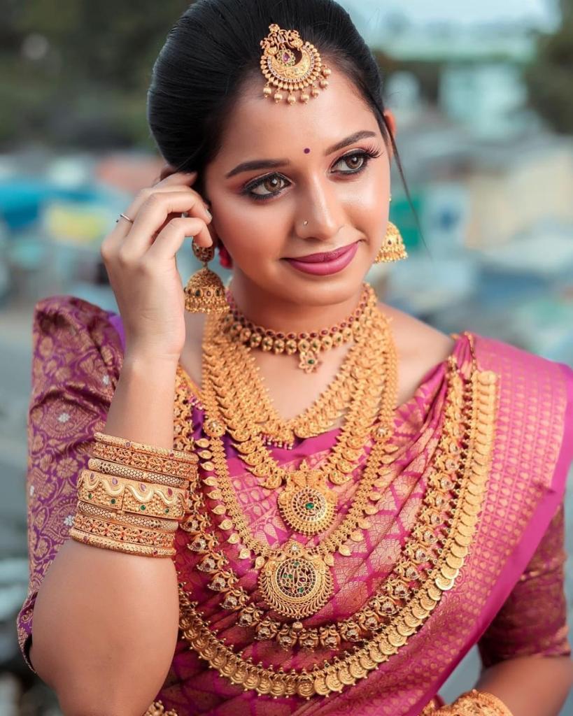 Vivacious Dark Pink Soft Silk Saree With Capricious Blouse Piece