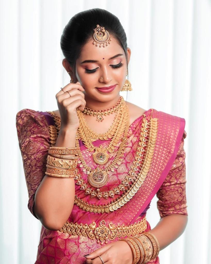 Vivacious Dark Pink Soft Silk Saree With Capricious Blouse Piece