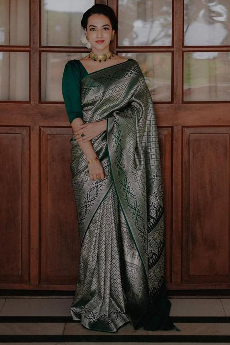 Tremendous Green Soft Silk Saree With Fantabulous Blouse Piece