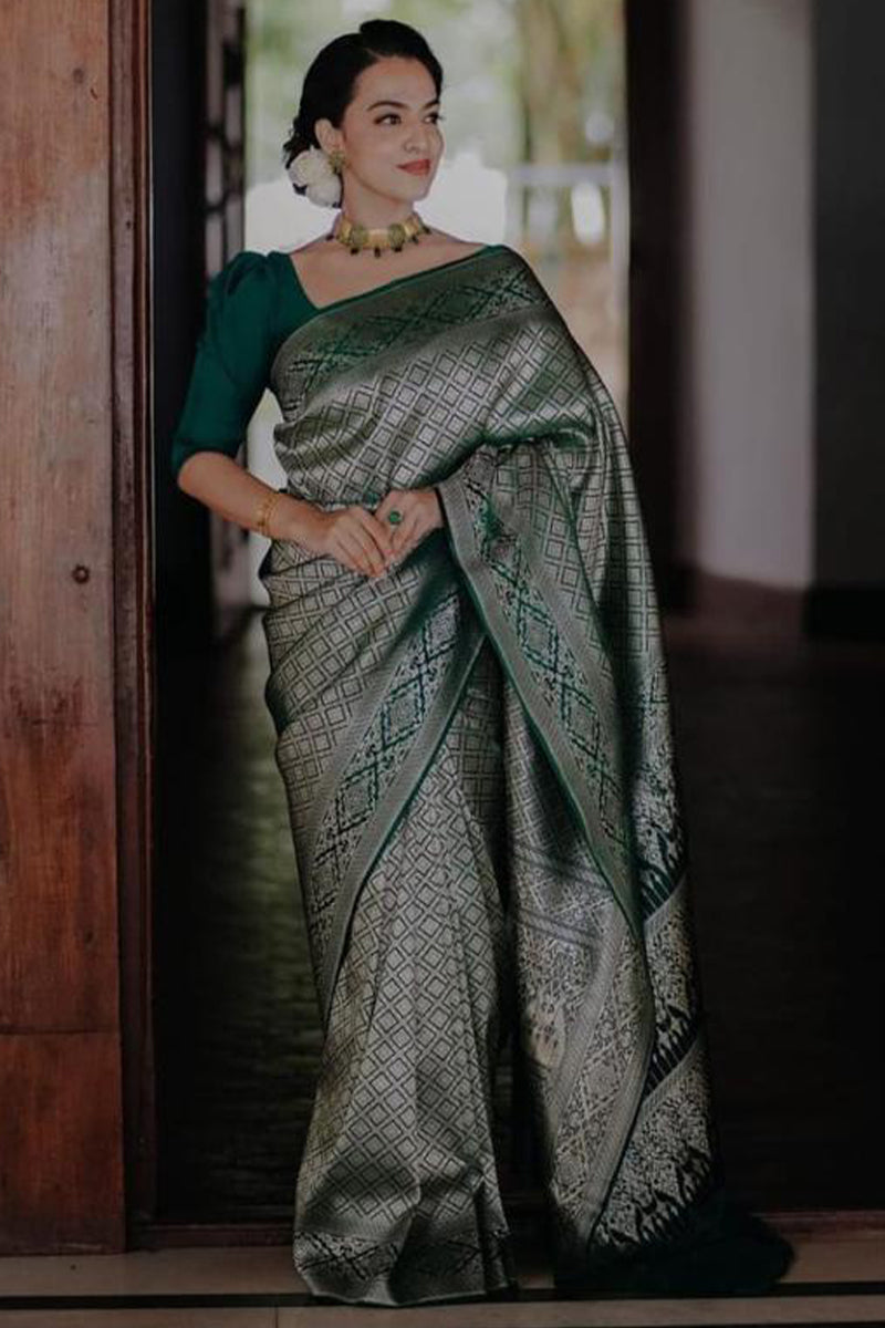 Tremendous Green Soft Silk Saree With Fantabulous Blouse Piece