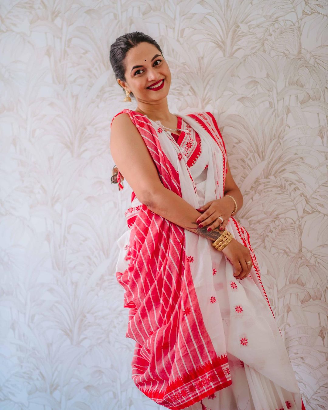 Enchanting White Cotton Silk Saree With Enchanting Blouse Piece