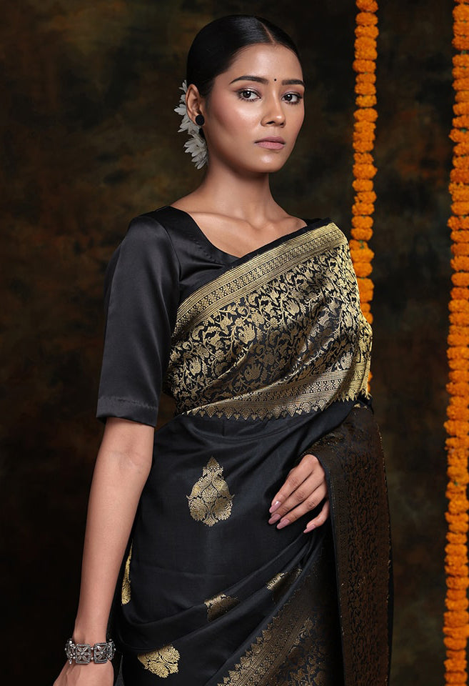 Susurrous Black Soft Silk Saree With Symmetrical Blouse Piece