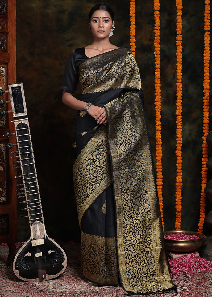 Susurrous Black Soft Silk Saree With Symmetrical Blouse Piece