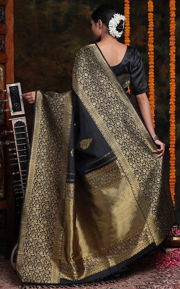 Susurrous Black Soft Silk Saree With Symmetrical Blouse Piece