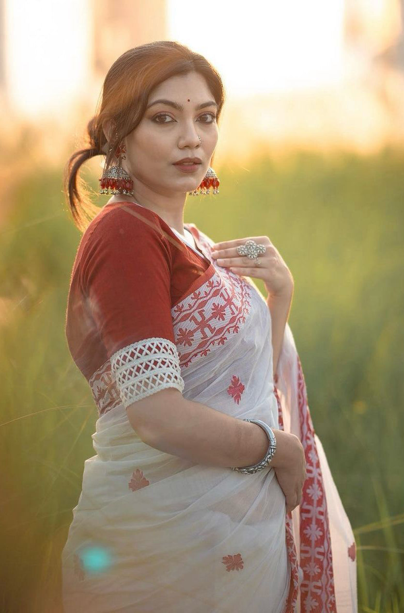 Amiable White Cotton Silk Saree With Artistic Blouse Piece