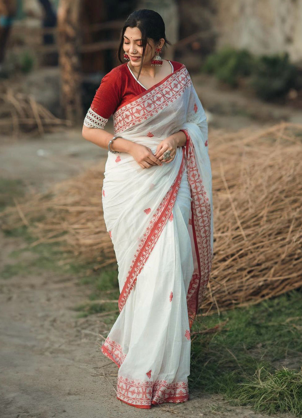 Amiable White Cotton Silk Saree With Artistic Blouse Piece