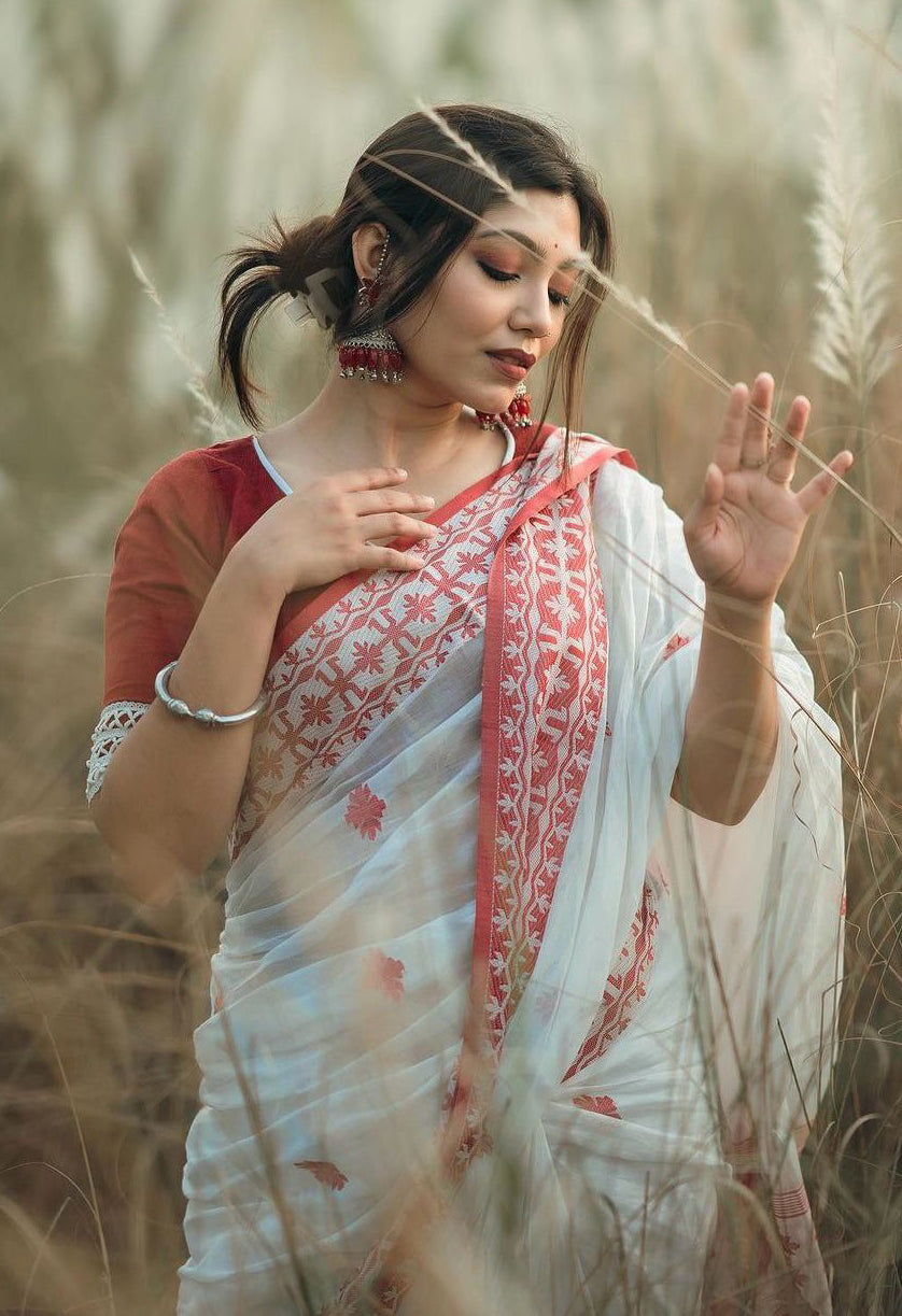 Amiable White Cotton Silk Saree With Artistic Blouse Piece