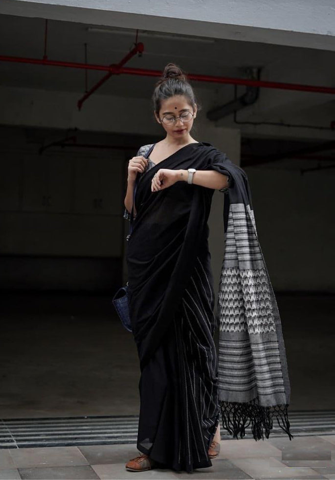 Moiety Black Soft Silk Saree With Traditional Blouse Piece