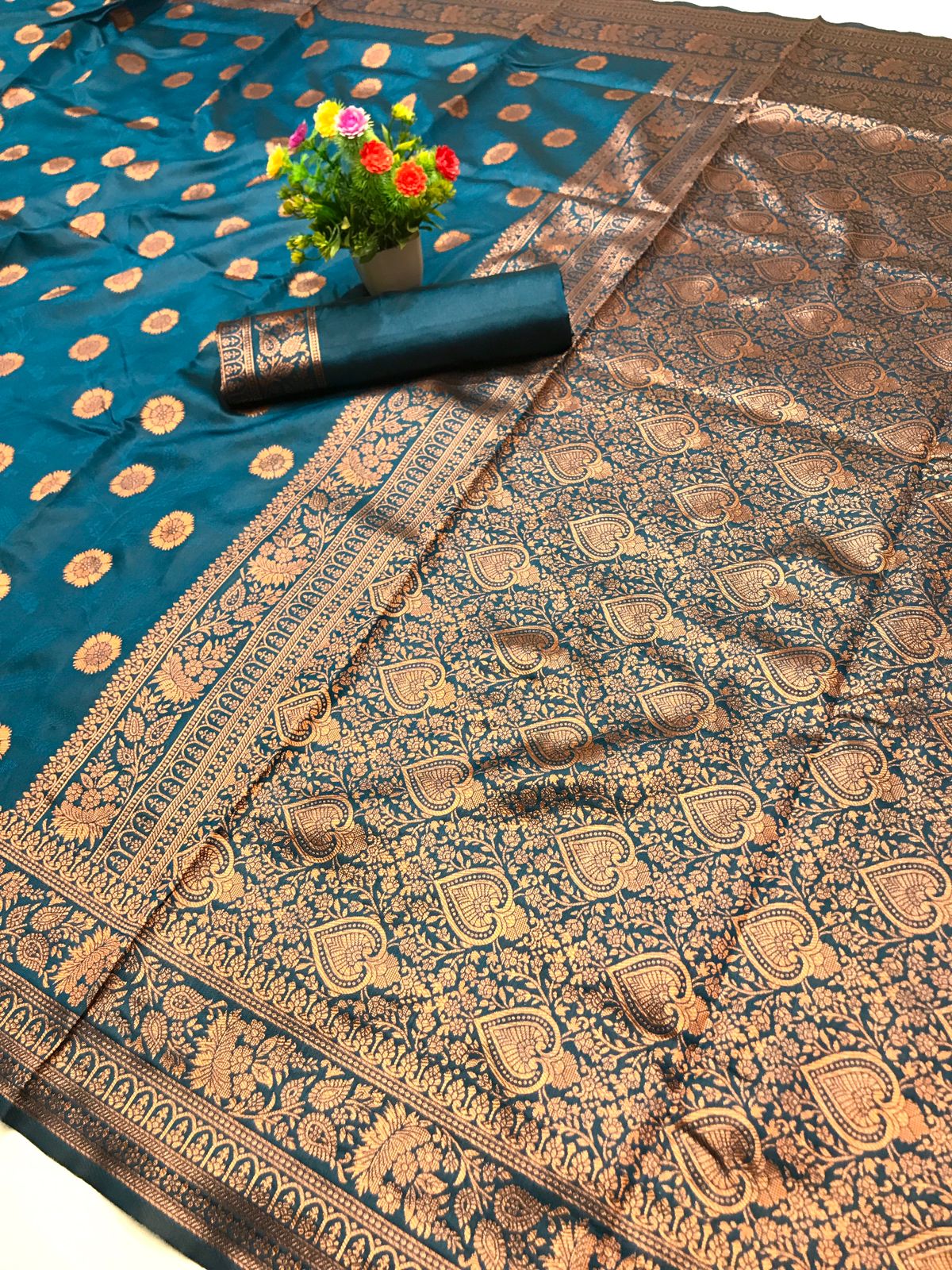 Ineffable Rama Soft Silk Saree With Ethereal Blouse Piece