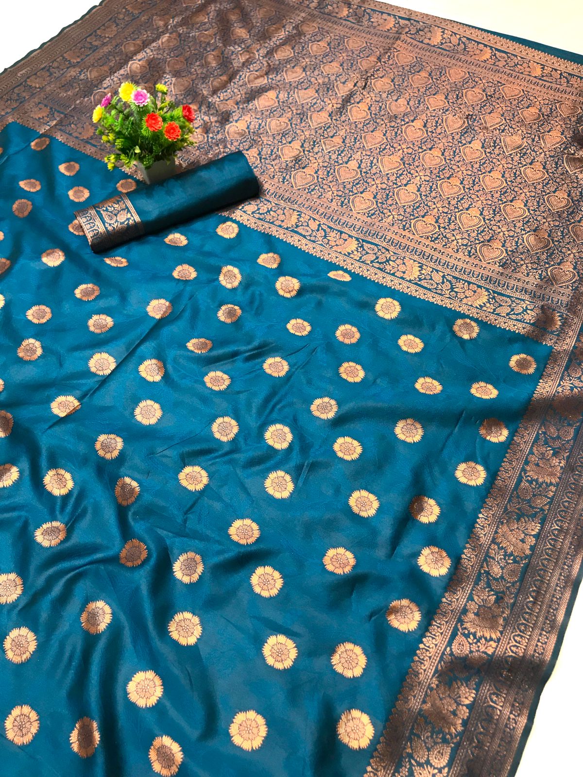 Ineffable Rama Soft Silk Saree With Ethereal Blouse Piece