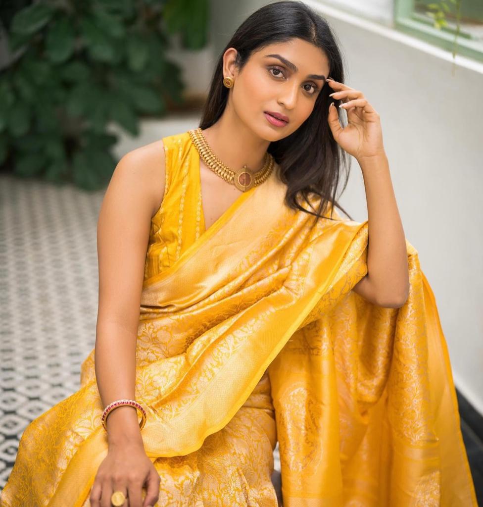 Charismatic Yellow Soft Silk Saree With Winsome Blouse Piece