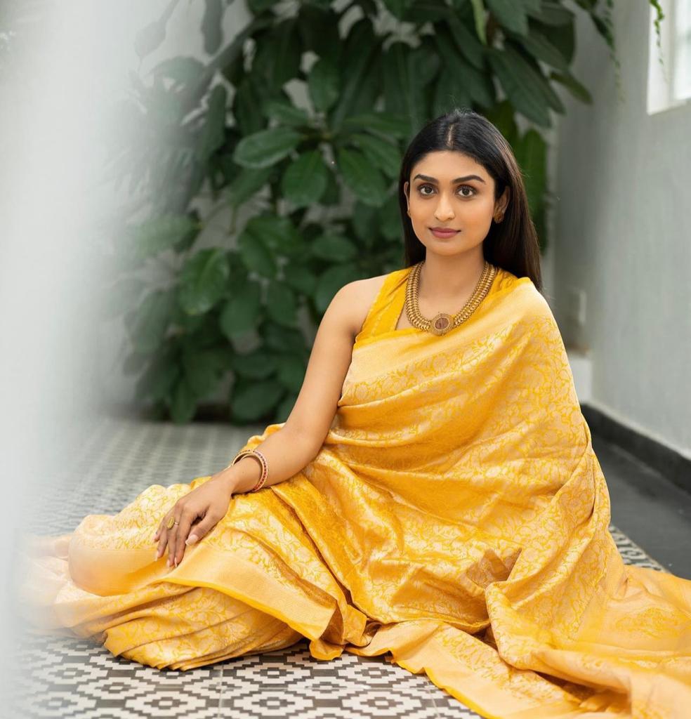 Charismatic Yellow Soft Silk Saree With Winsome Blouse Piece