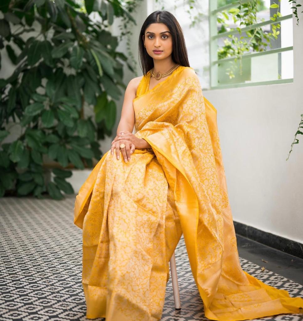 Charismatic Yellow Soft Silk Saree With Winsome Blouse Piece