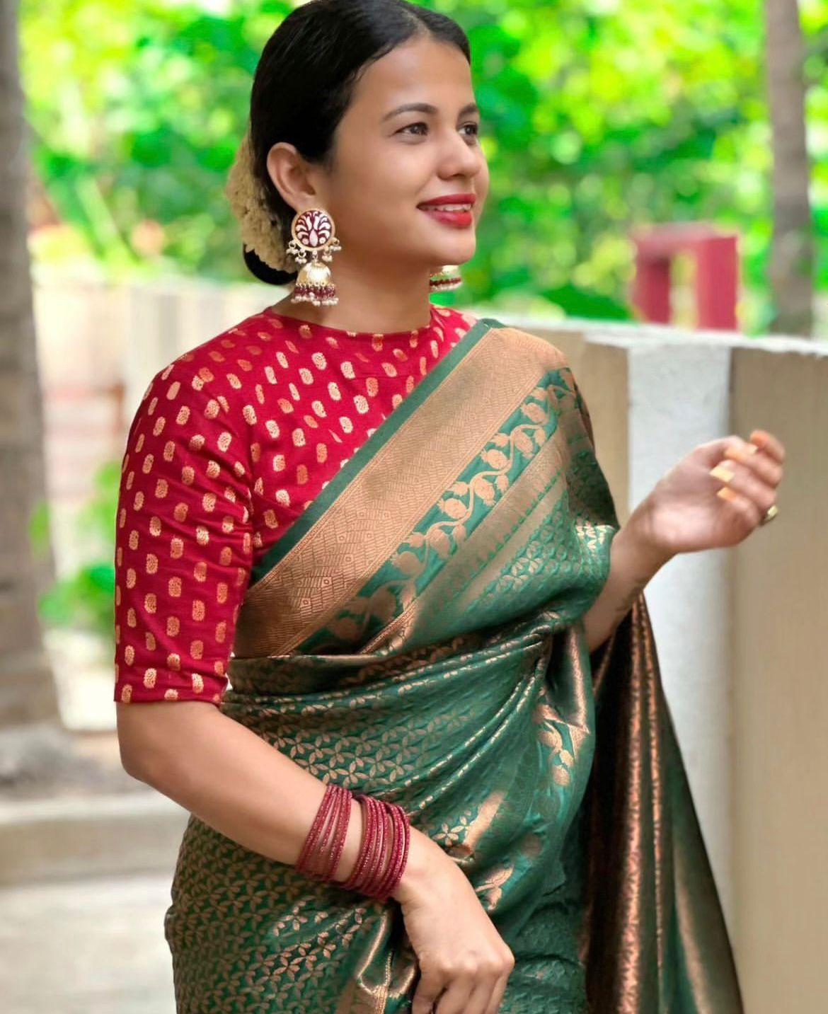 Rhapsodic Dark Green Soft Silk Saree With Fairytale Blouse Piece