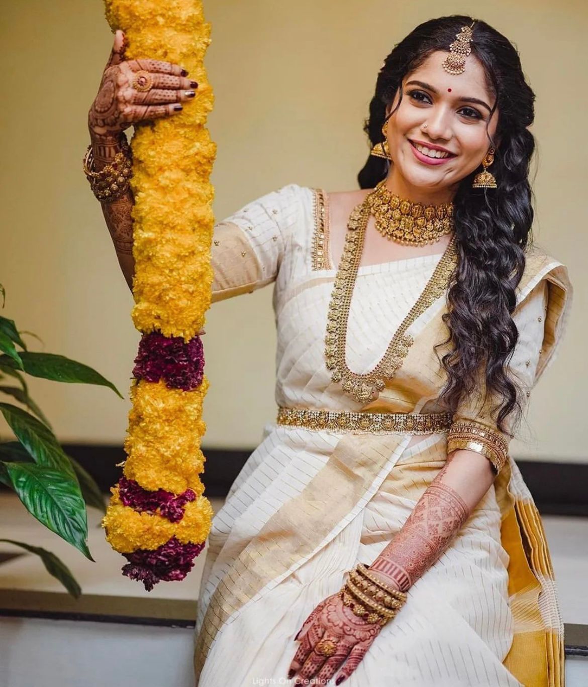 Proficient White Soft Silk Saree With Ineffable Blouse Piece