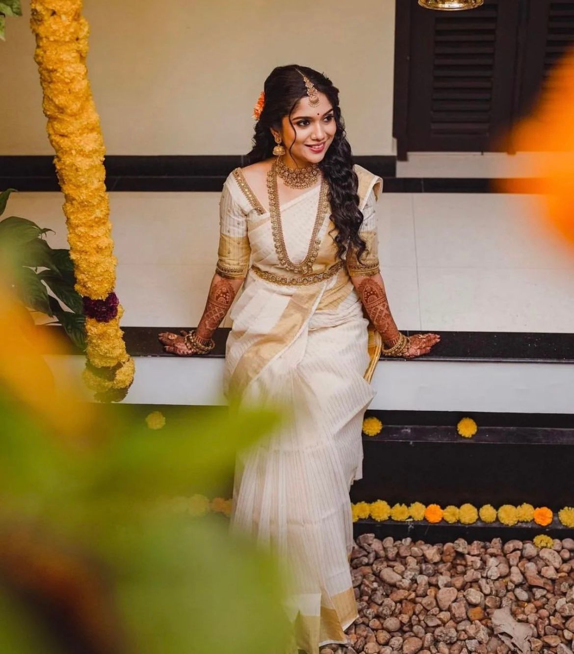 Proficient White Soft Silk Saree With Ineffable Blouse Piece