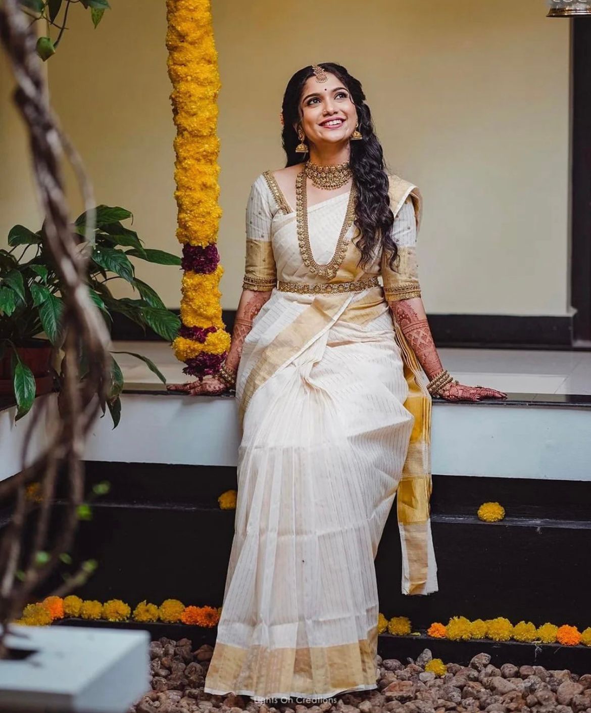 Proficient White Soft Silk Saree With Ineffable Blouse Piece