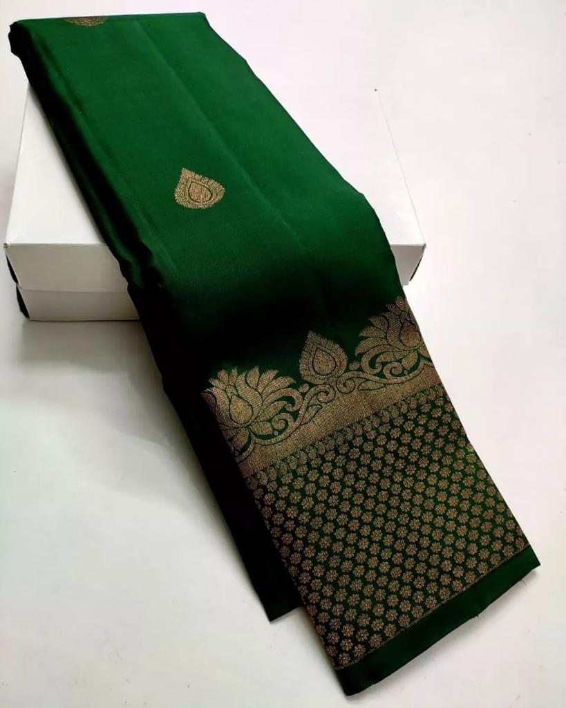 Divine Dark Green Soft Silk Saree With Evanescent Blouse Piece