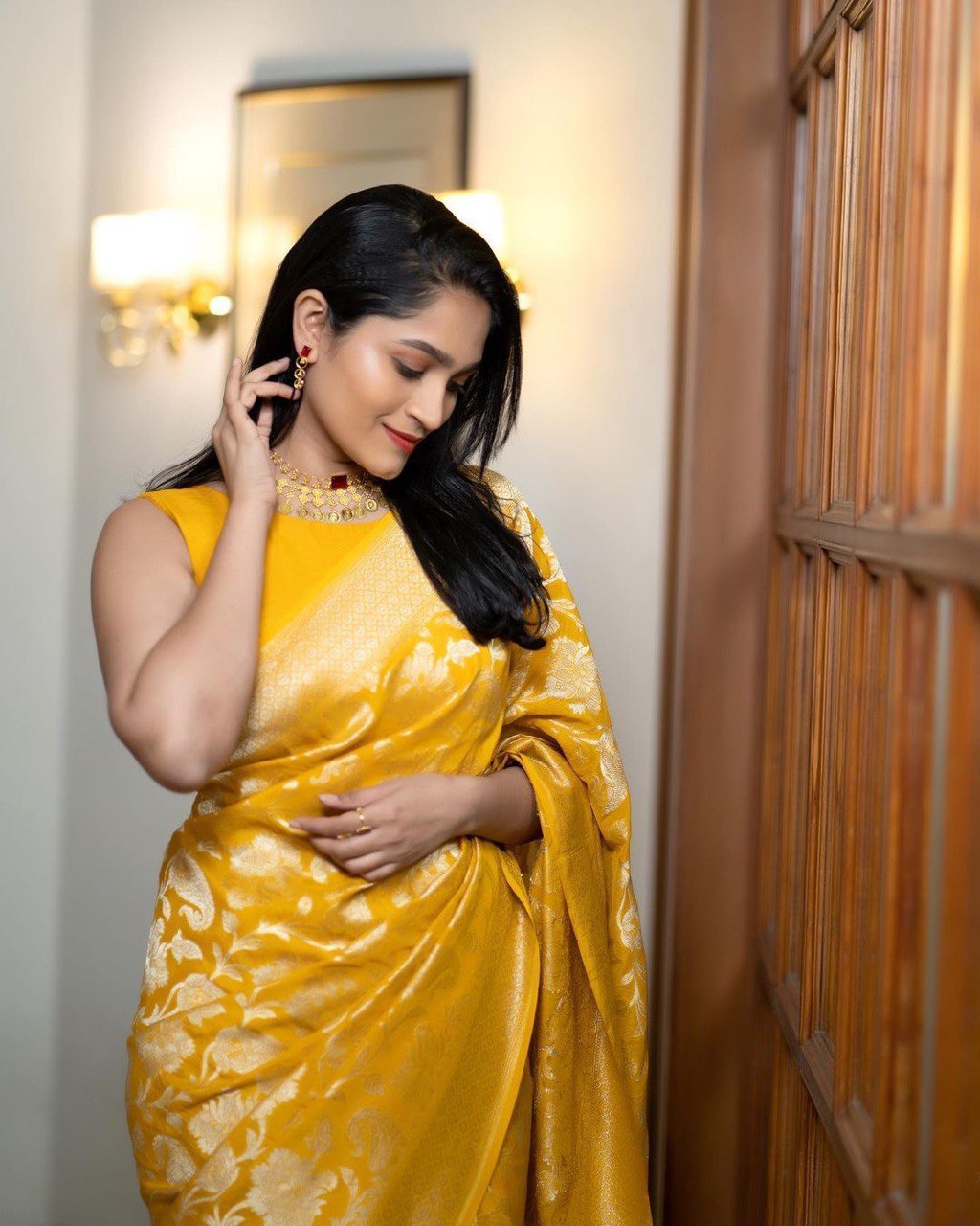 Twirling Yellow Soft Silk Saree With Twirling Blouse Piece