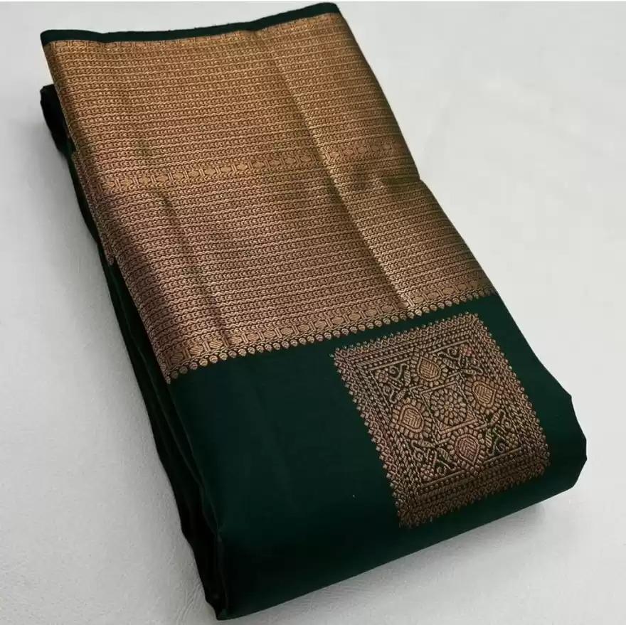 Mesmeric extravagant Dark Green Soft Silk Saree With Sizzling Blouse Piece