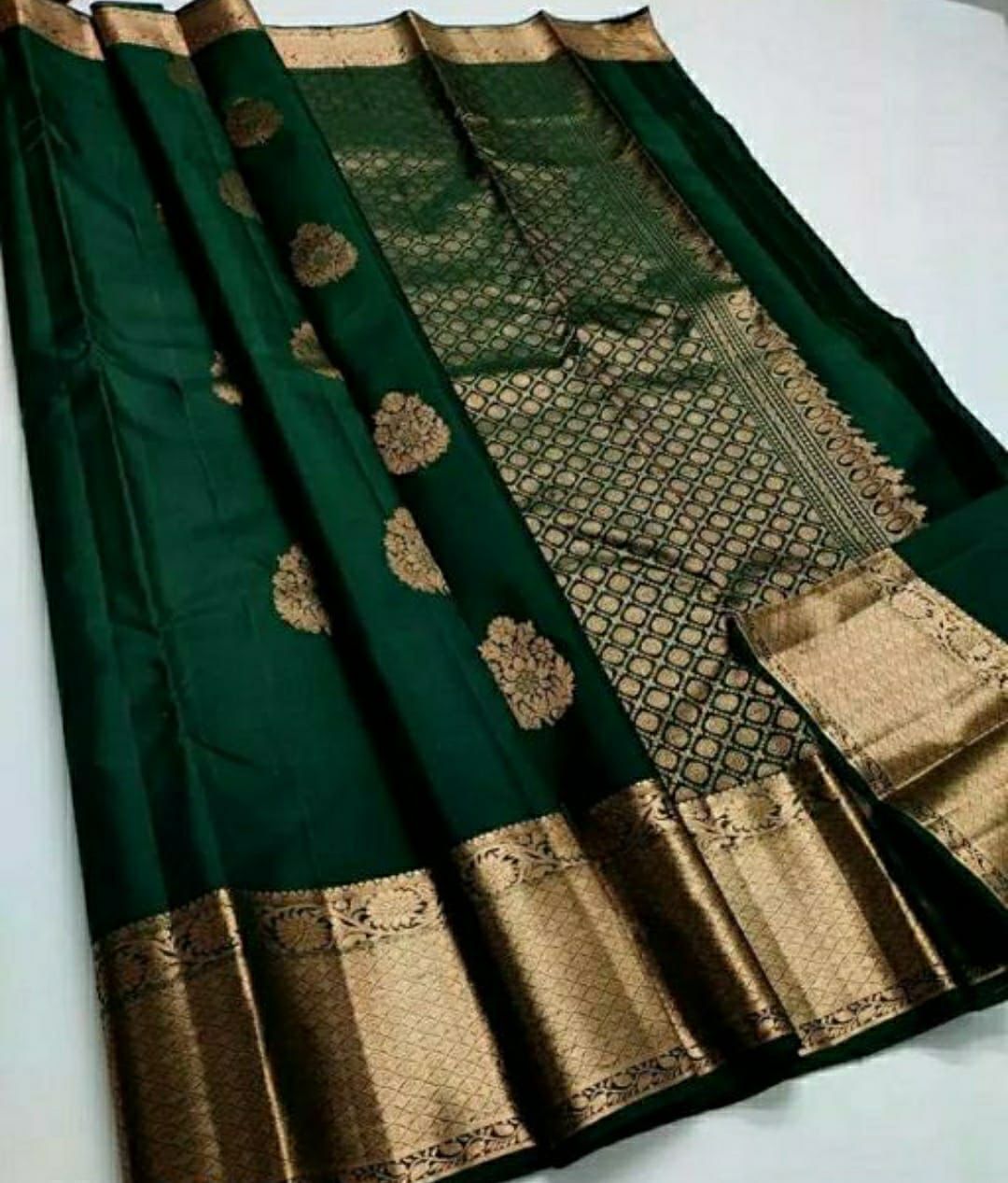 Majesty Dark Green Soft Silk Saree With Eloquence Blouse Piece