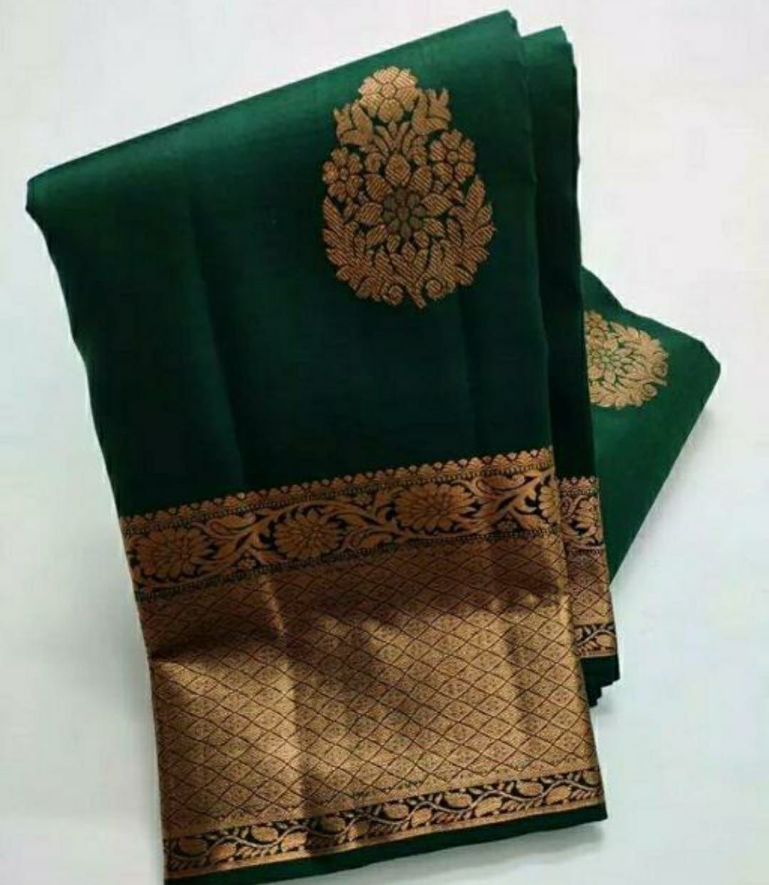 Majesty Dark Green Soft Silk Saree With Eloquence Blouse Piece