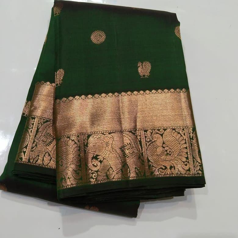 Arresting Dark Green Soft Silk Saree With Efflorescence Blouse Piece