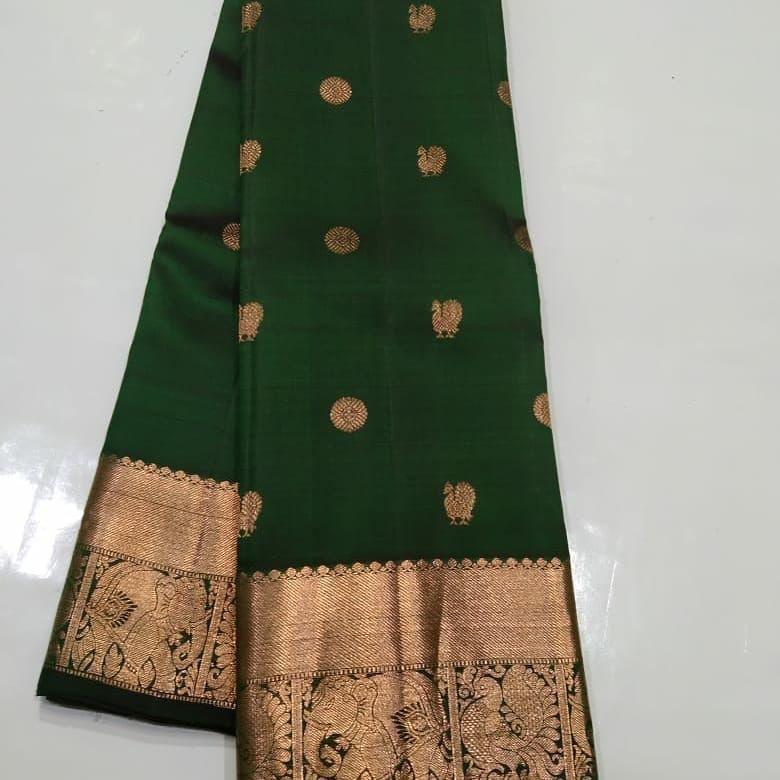 Arresting Dark Green Soft Silk Saree With Efflorescence Blouse Piece