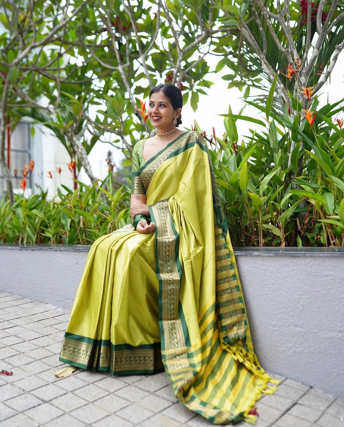 Nectarous Perrot Soft Silk Saree With Flamboyant Blouse Piece