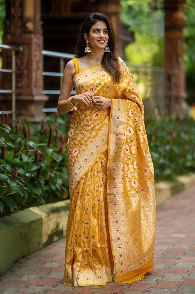 Sonorous Yellow Soft Silk Saree With Mesmeric Blouse Piece