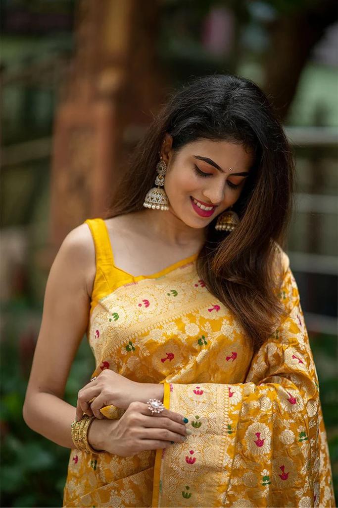 Sonorous Yellow Soft Silk Saree With Mesmeric Blouse Piece