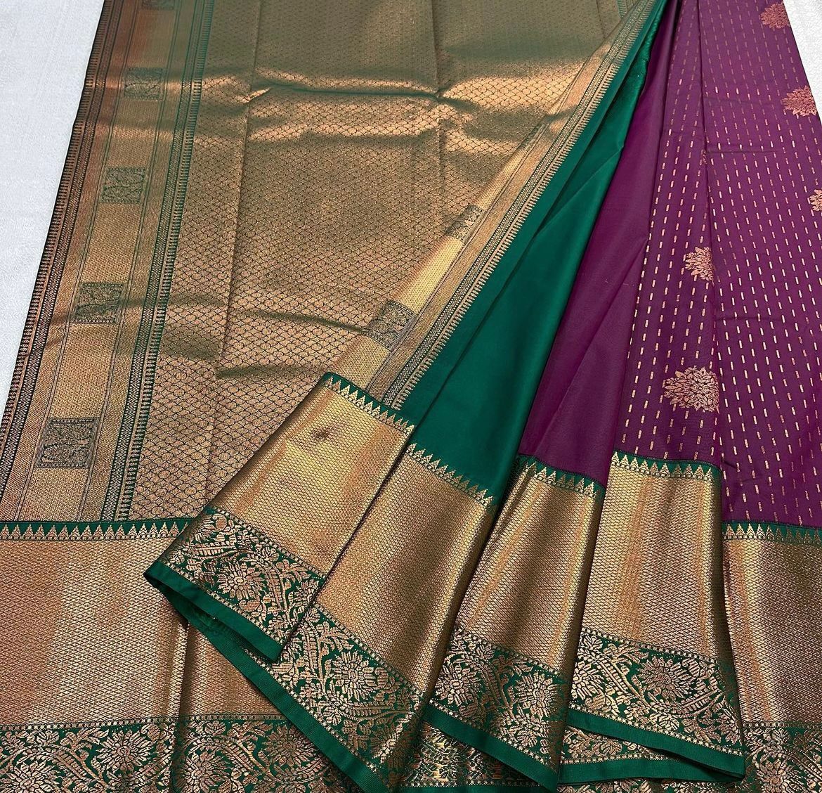 Effulgent Purple Soft Silk Saree With Groovy Blouse Piece