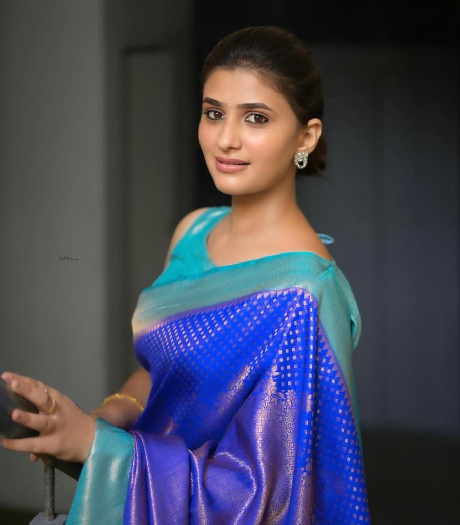 Gossamer Royal Blue Soft Silk Saree With Outstanding Blouse Piece