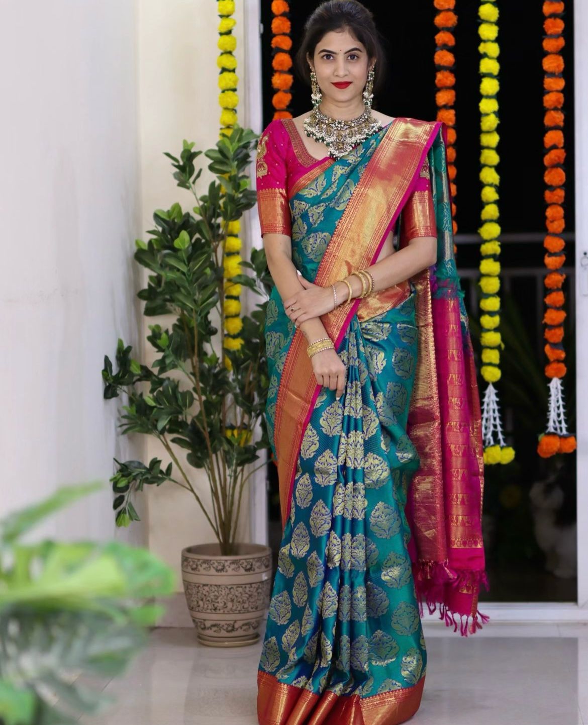 Alluring Rama Soft Silk Saree With Tremendous Blouse Piece