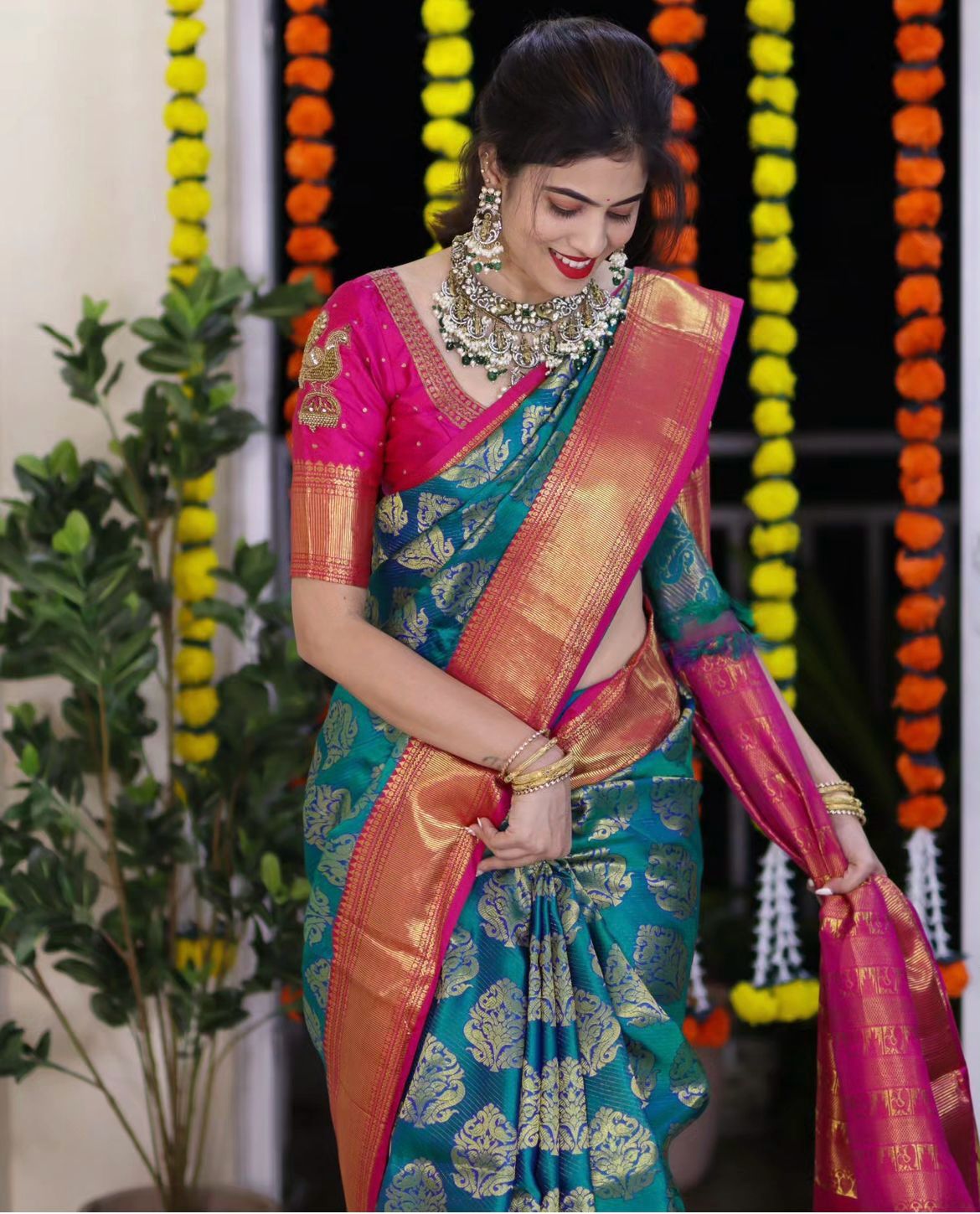 Alluring Rama Soft Silk Saree With Tremendous Blouse Piece