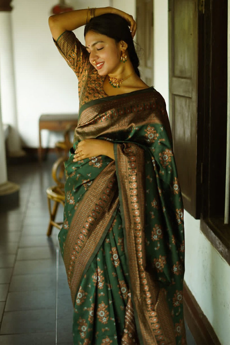 Enticing Green Soft Silk Saree With Confounding Blouse Piece