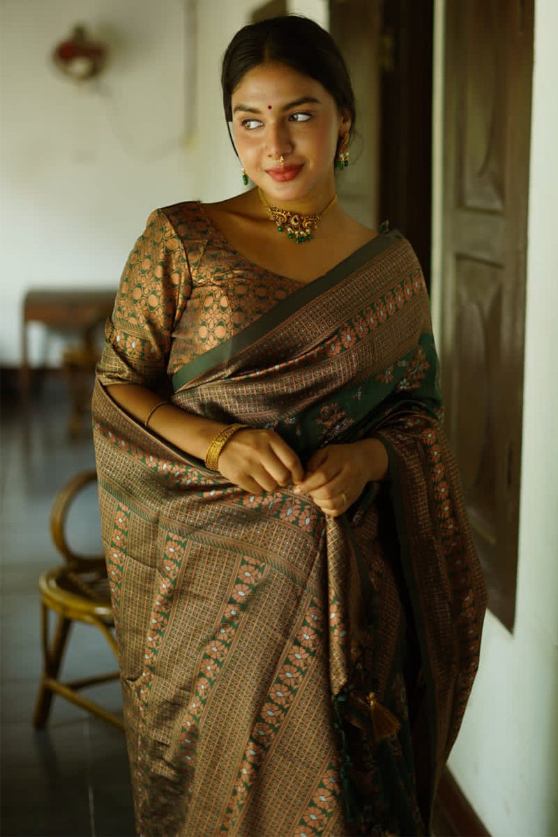 Enticing Green Soft Silk Saree With Confounding Blouse Piece