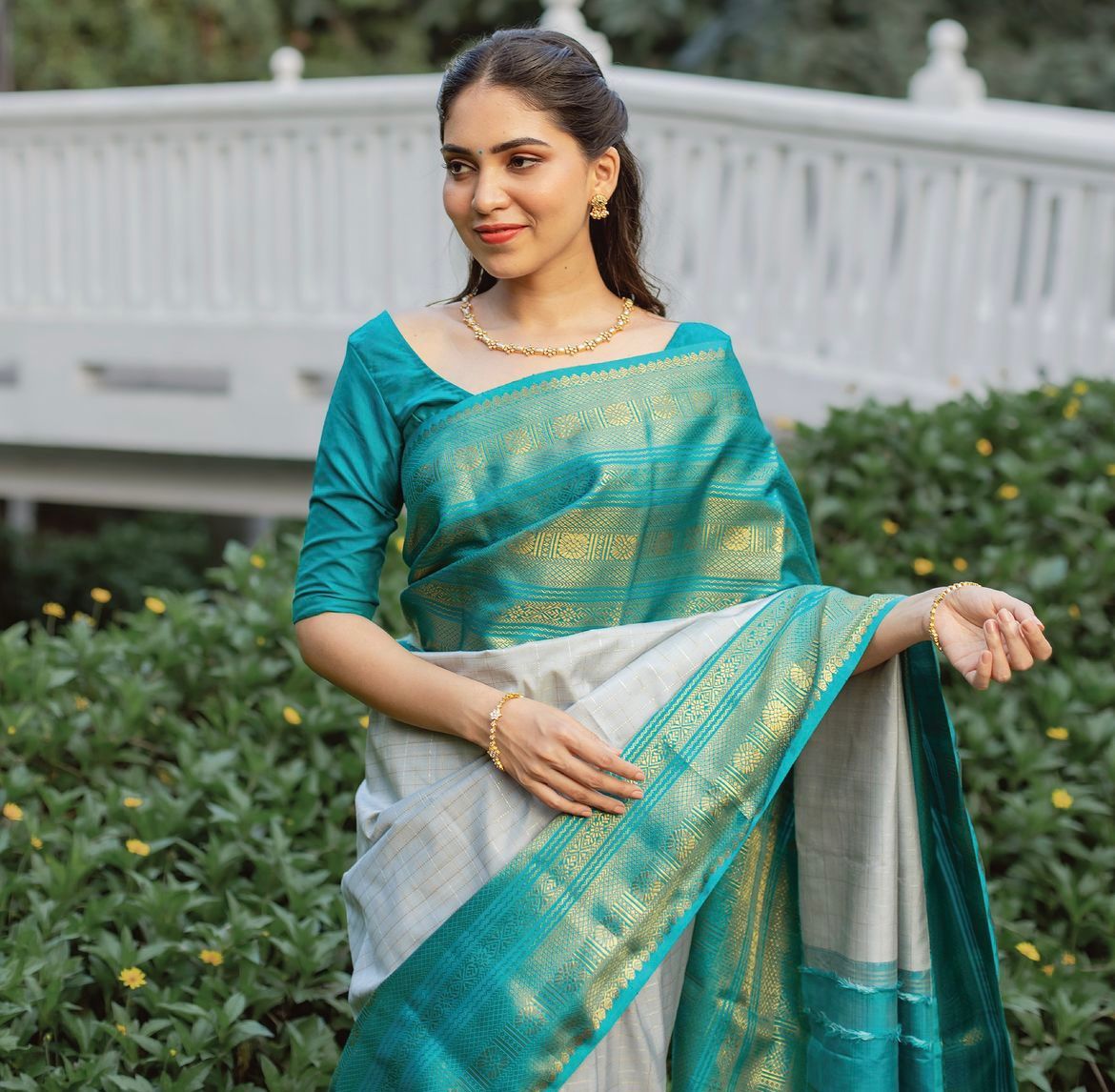 Imaginative Off White Soft Silk Saree With Most Flattering Blouse Piece