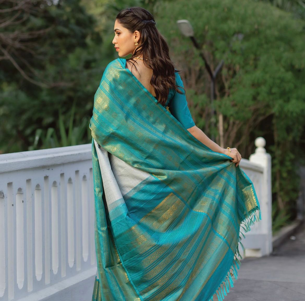 Imaginative Off White Soft Silk Saree With Most Flattering Blouse Piece