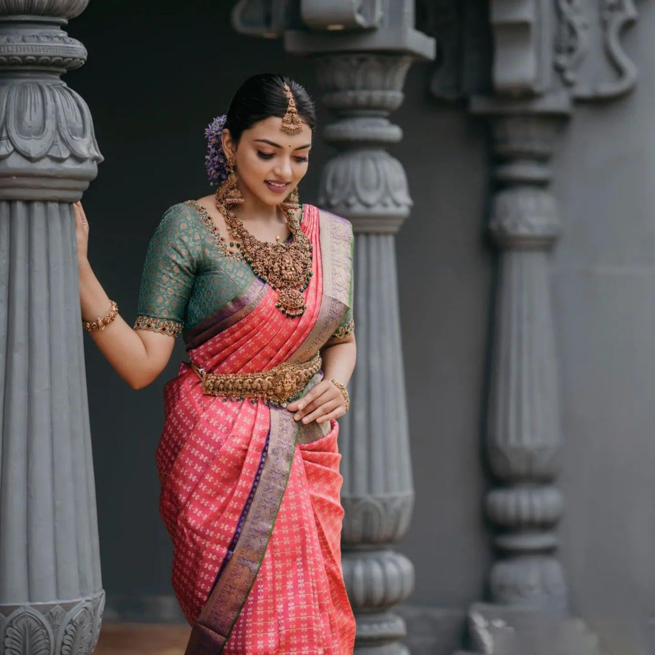 Enchanting Dark Pink Soft Silk Saree With Entrancing Blouse Piece