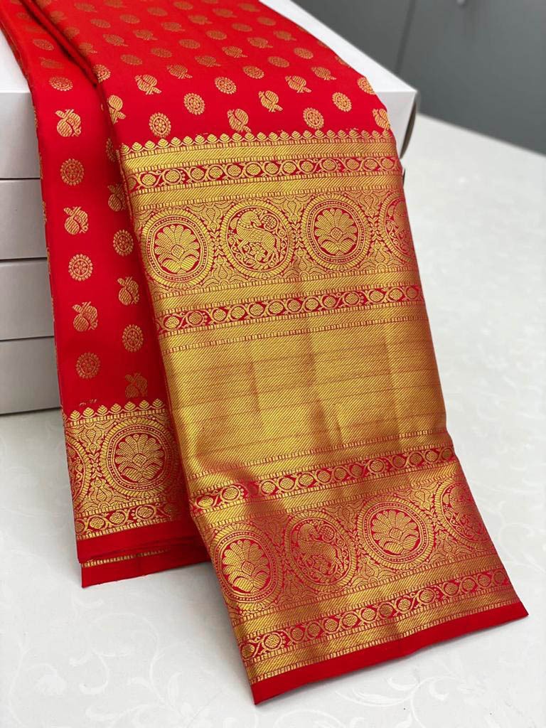 Staggering Red Soft Silk Saree With Ravishing Blouse Piece