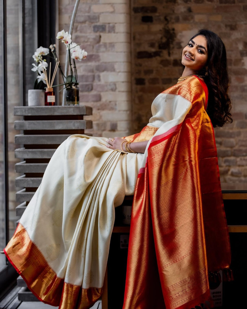 Classy Stunning Off White Soft Silk Saree With Sensational Blouse Piece