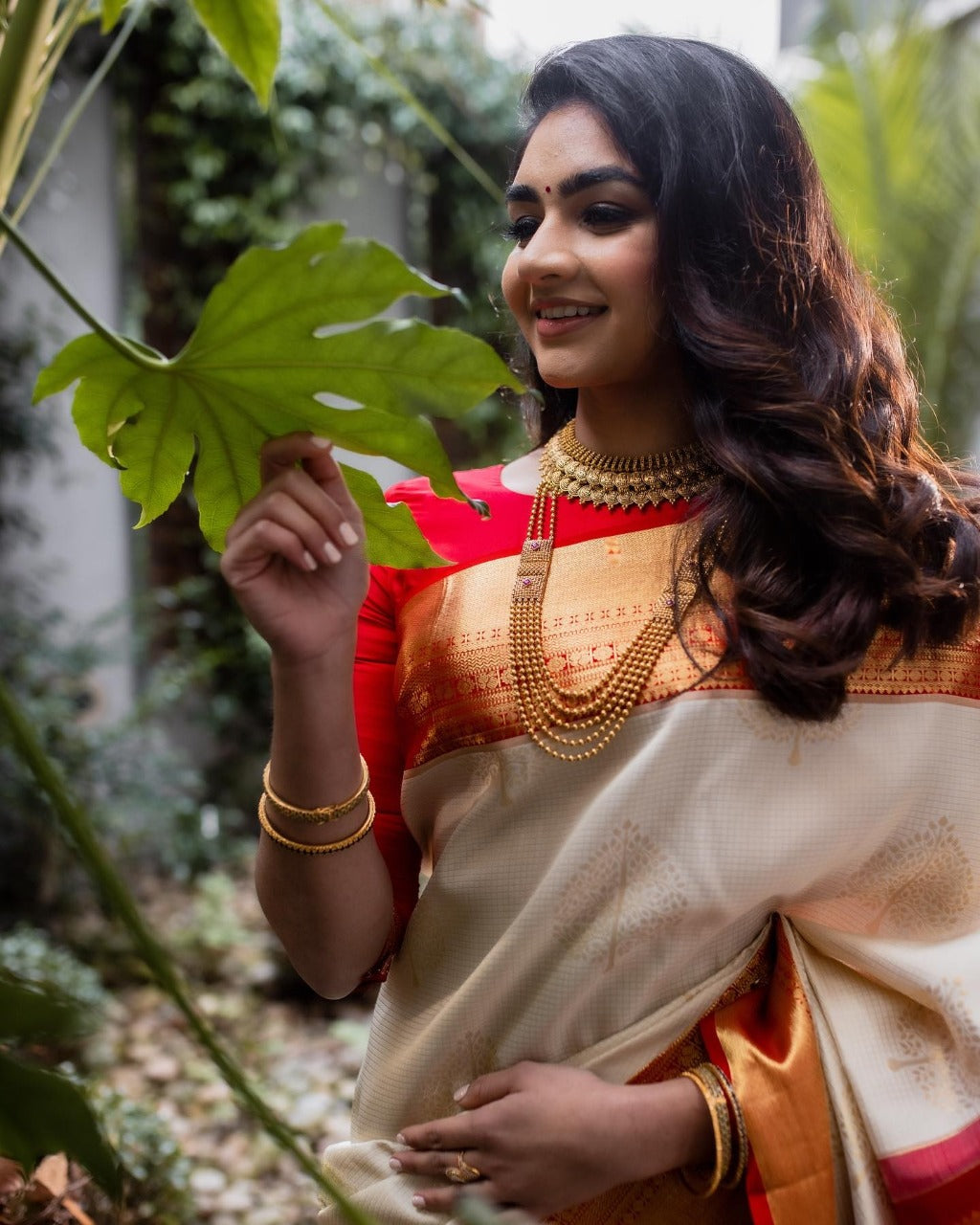 Classy Stunning Off White Soft Silk Saree With Sensational Blouse Piece