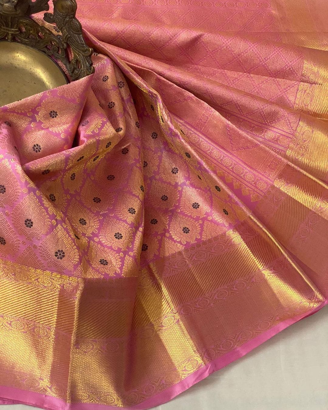 Verdant Pink Soft Silk Saree With Outstanding Blouse Piece