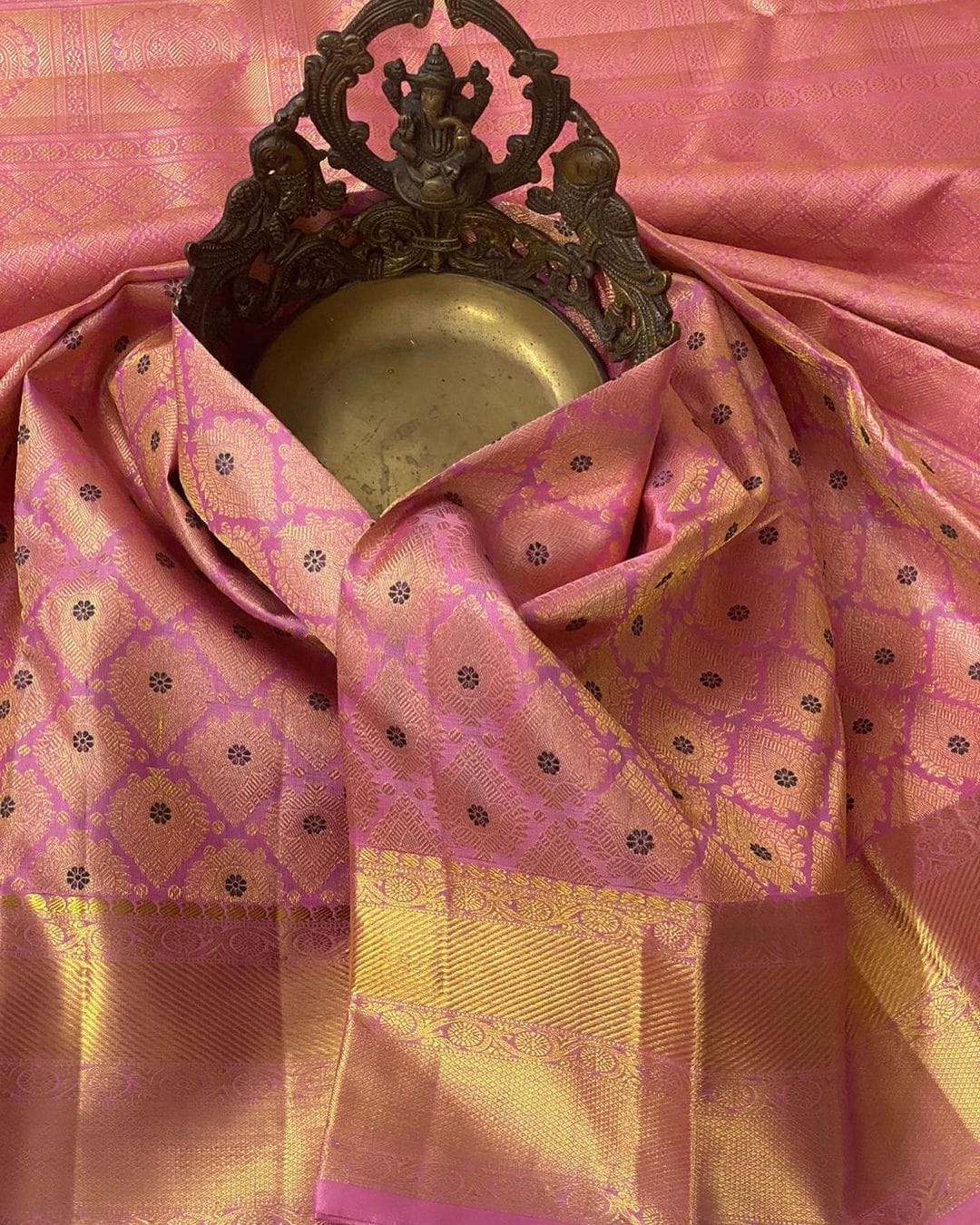 Verdant Pink Soft Silk Saree With Outstanding Blouse Piece